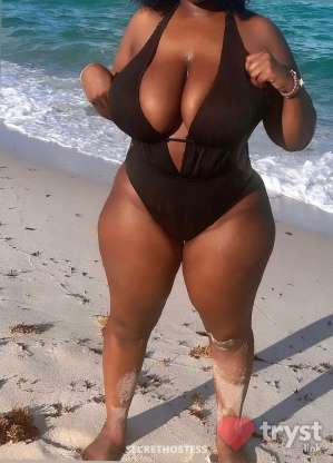 Katya Maraj - Tropical temptation awaits in Chicago IL