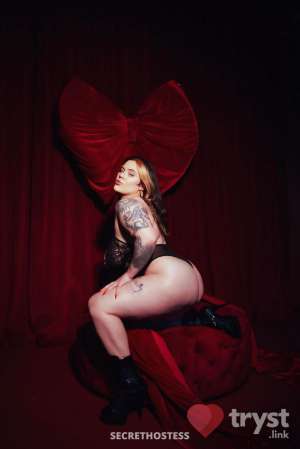 Emilia Dagger - Babe with a Bush in Toronto