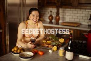 33 year old Caucasian Escort in Seattle WA Tiny Phryne