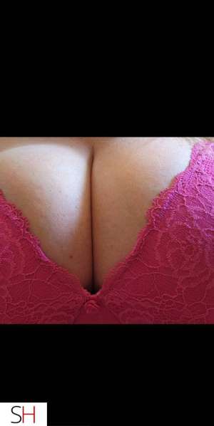 45 year old Caucasian Escort in Durham Region Sexy Sara is back