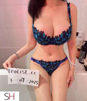 20 year old Asian Escort in Burnaby/New Westminster New girl arrive Natural F and sexy breasts