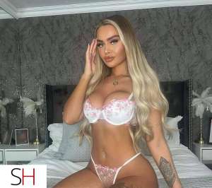24 year old Caucasian Escort in Sainte-Adèle very hot and sexy, italia girl
