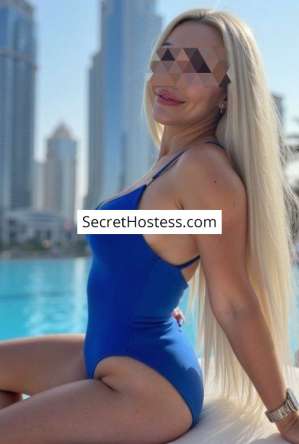 Emma, Independent in Abu Dhabi