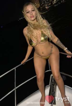 Queen Henny - The most wanted blonde in Dallas TX