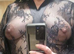 Hot single curvy milf has a special on for you, Coomera in Gold Coast