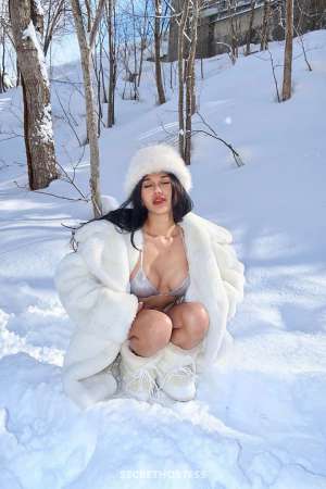 22 year old Asian Escort in Hong Kong Suri, escort