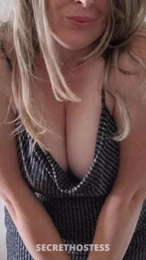 Horny Mature Aussie - Wet Pussy -Cum help Me Cum, Officer in Melbourne