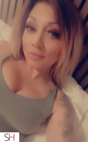 32 year old Caucasian Escort in Ottawa DOWNTOWN -- slim&amp;thick fetish friendly