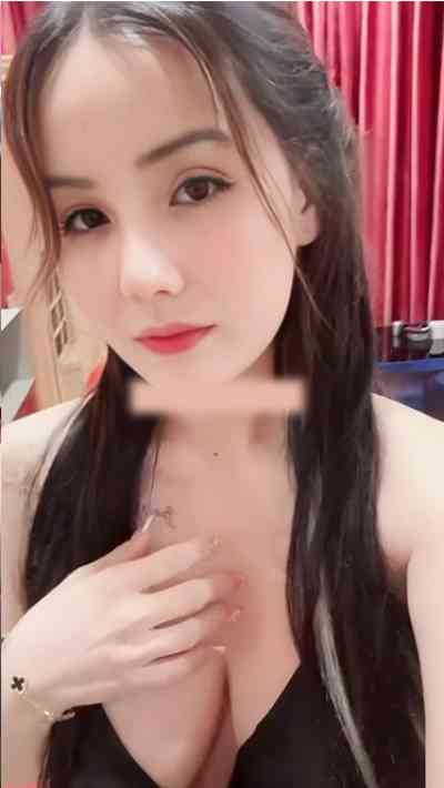 28 year old Asian Escort in Kuala Lumpur Helen – Sophisticated, Sensual & Stunning Companion in