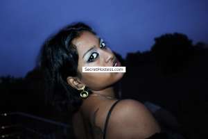 21 year old Indian Escort in Rome Luna Raye