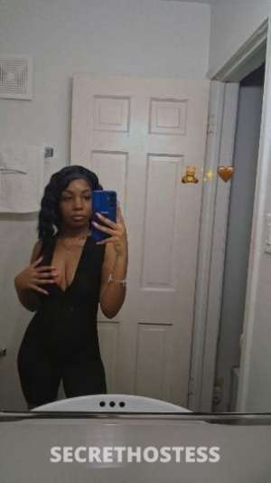 21 year old Escort in Chicago IL Looking for my older 50 years old sugar daddies or older