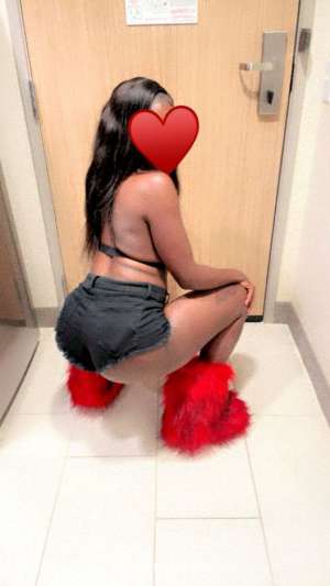 22 year old Escort in Charleston SC Chocolate Deluxe