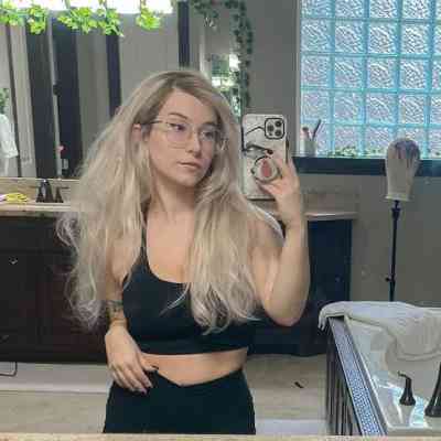 25 year old Escort in Halifax - Other Areas I’m available for in call or out call