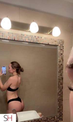 25 year old Caucasian Escort in Kootenays Feeling naughty today, I offer massage with happy ending