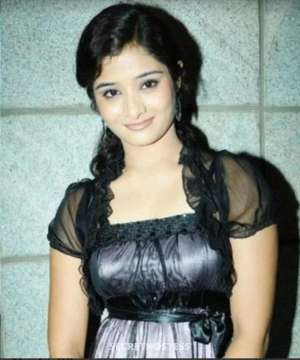 25 year old Asian Escort in Doha New girl desi from India real escort 100, escort