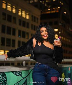 20 year old Escort in Seattle WA Diamondhart - Curvy exotic queen