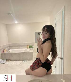 28 year old Caucasian Escort in Val D'Or Nova la cochonne disponible pour tes fantasmes