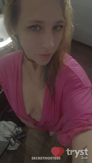 20 year old Escort in Slave Lake Queenie - Making dreams come true