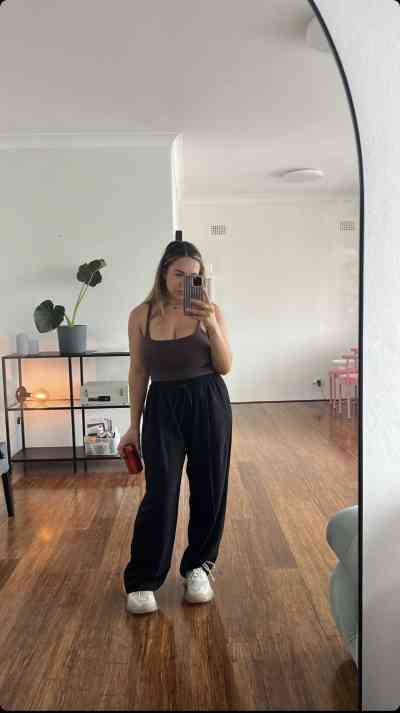 32 year old American Escort in Bedford I’m Emily Matos 🍑Honest, Real, 💦I’m horny and 