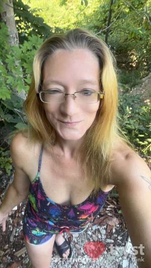 0 year old Escort in Bristol TN SexyLilRedneck - Cum and let sexy show u sexy