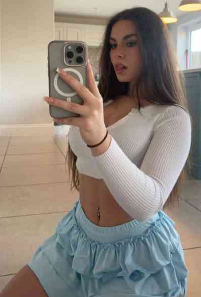 27 year old Escort in Valencia de Don Juan Onnella