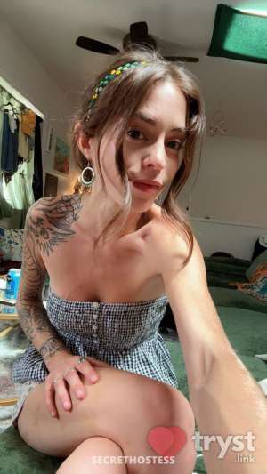 20 year old French Escort in Lincoln City OR Daphne - How long have you been gazing