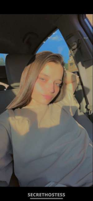 29 year old Escort in Athens OH young pretty petite