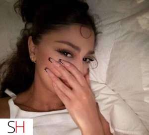 25 year old Asian Escort in White Rock Hey I'm reet in your town available