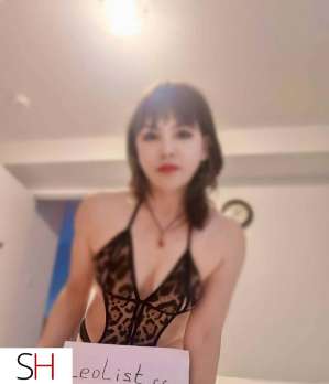 27 year old Asian Escort in Hamilton-Burlington A charming little fairy