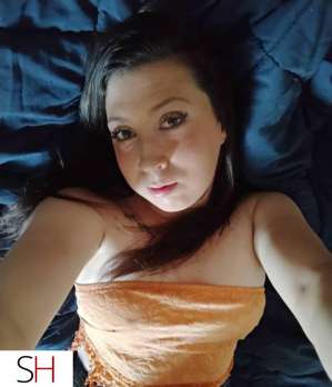 28 year old Caucasian Escort in Ottawa Yummy milf ready to play outcall and inncall available