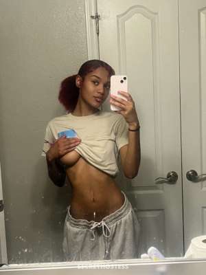 Lilly 18Yrs Old Escort Image - 5