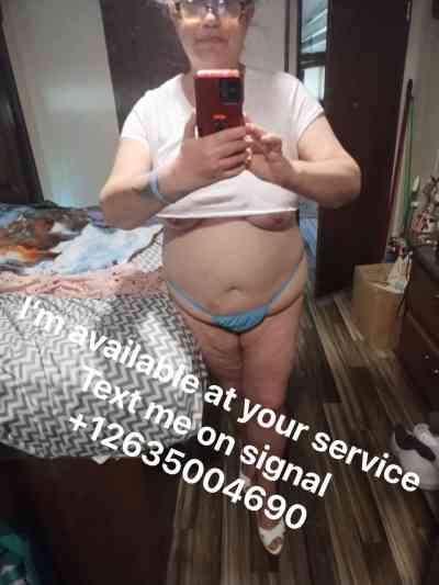 40 year old Escort in Oak Bay I’m available for full satisfaction on bed