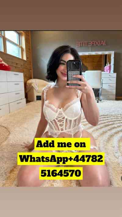 28 year old Escort in Woking I'm available for hookup