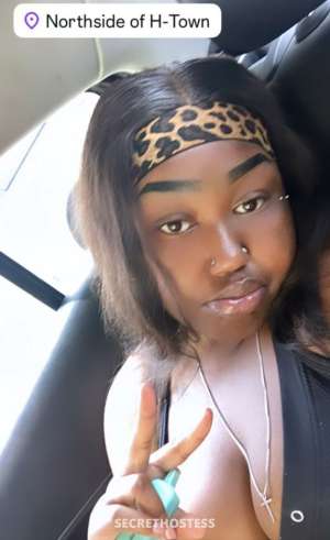 22 year old Escort in Detroit MI Qv specials . . here for a good time not a long one tap in