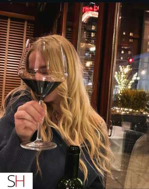 27 year old Caucasian Escort in Vancouver City Curvy Leggy Blonde For Your Pleasure