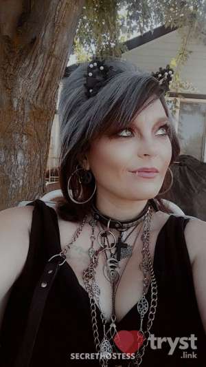 30 year old White Escort in Boise ID Faye - Big tiddy goth chick