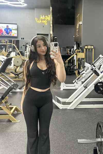 25 year old Escort in Miami FL Very clean I love what I do I want to have a nice time with 