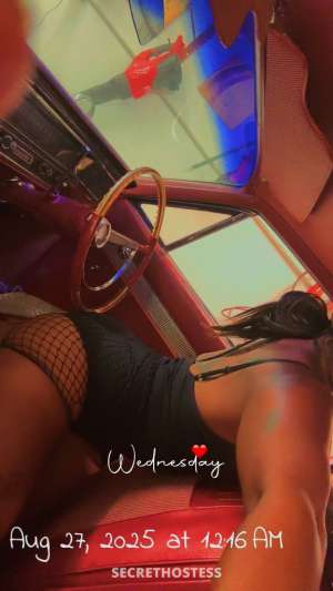 28 year old Escort in Pierre SD chocolate goddess, at your service