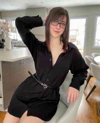 23 year old Escort in Alabama I’m a Female Masseuse