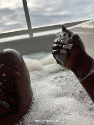 28 year old Escort in Racine WI Freaky Chocolate Baby😙 Here to Please you Daddy