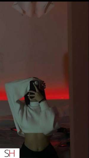 22 year old Indian Escort in Vancouver Indian bomb shell cum see me