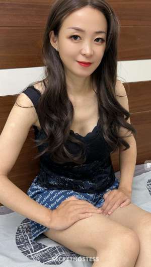 0 year old Chinese Escort in Al Manama Coco Professional massage oil, escort