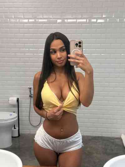 25 year old Escort in Umm al-Qaiwain Come to have the best pussy satisfaction honey