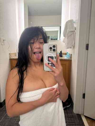 23 year old Escort in Sydney Sweet in the middle