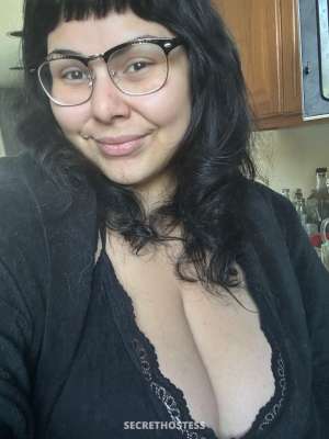 24 year old Escort in Manchester NH Goth Mommy is Back