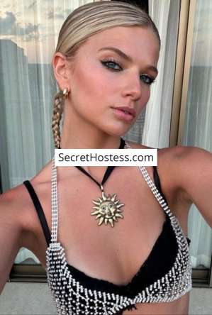 21 year old Caucasian Escort in Paris Crosby, Agency