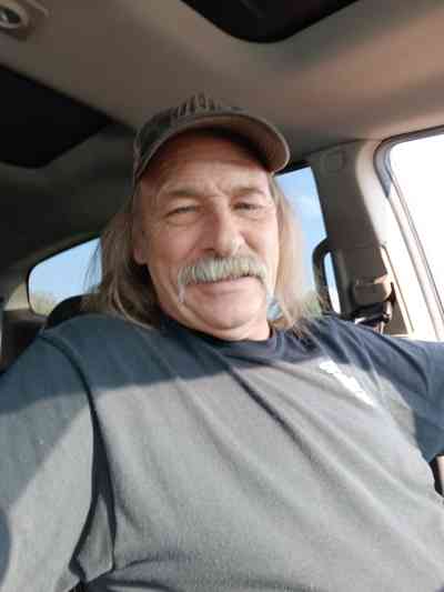60 year old Caucasian Escort in St. Paul MN Lady in need. Spontaneous sex dates