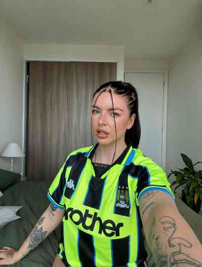 28 year old Escort in Phnom Penh I'm Emily available for all type of massage services 