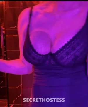 40 year old Escort in Albury Estelle! BLONDE MILF READY TO PLAY, Albury