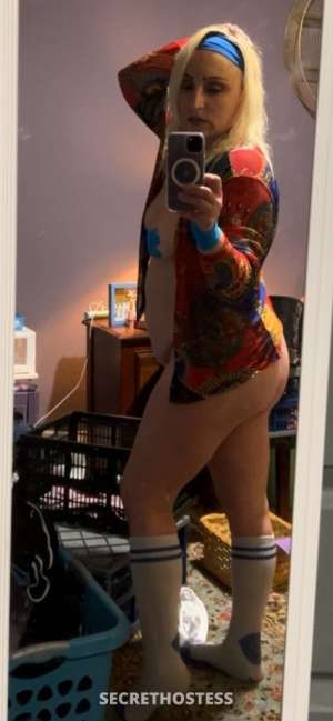 40 year old Escort in Norfolk VA Experience the greatness that is the. t H r O a T G O A T